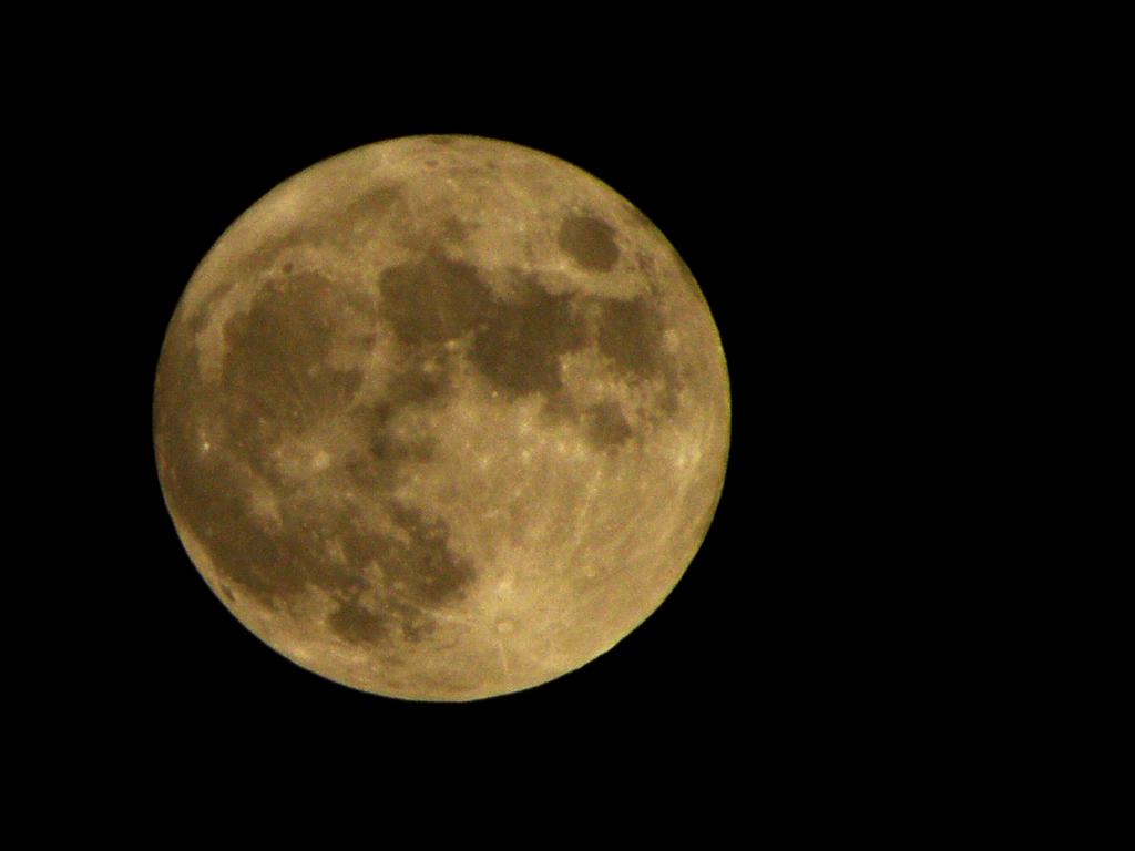 Un Bel Volto Di Luna Piena